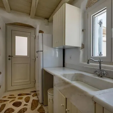 Elliah * Moni Christou Dasous